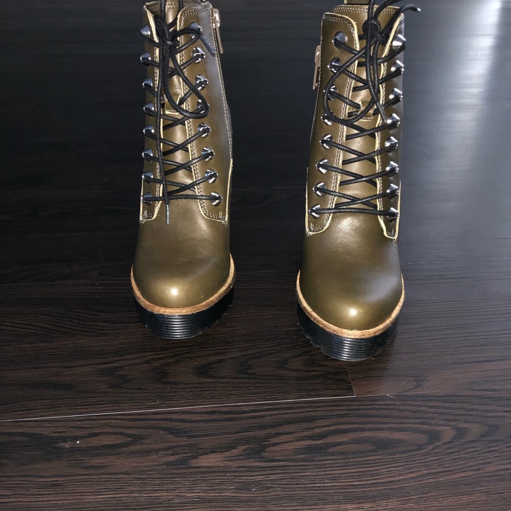✨Leather Olive Green Lace Up Boots😍✨